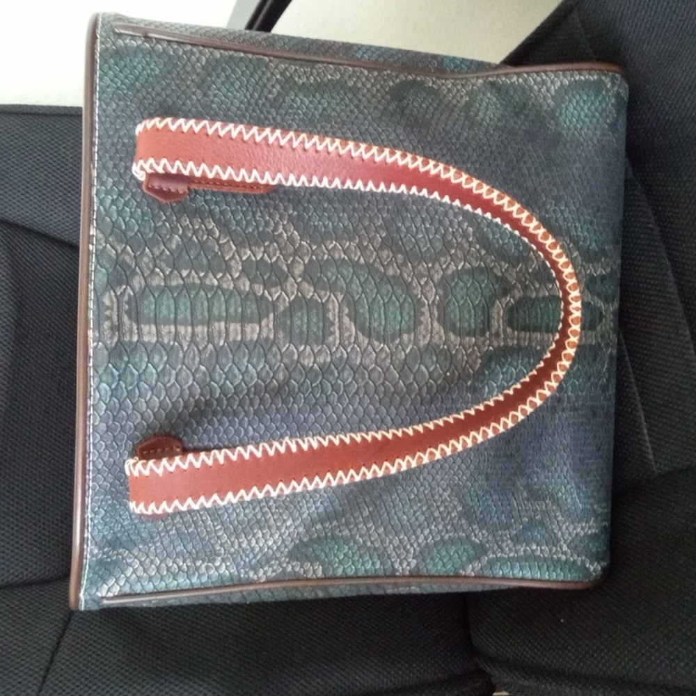 Consuela Classic Tote RATTLER